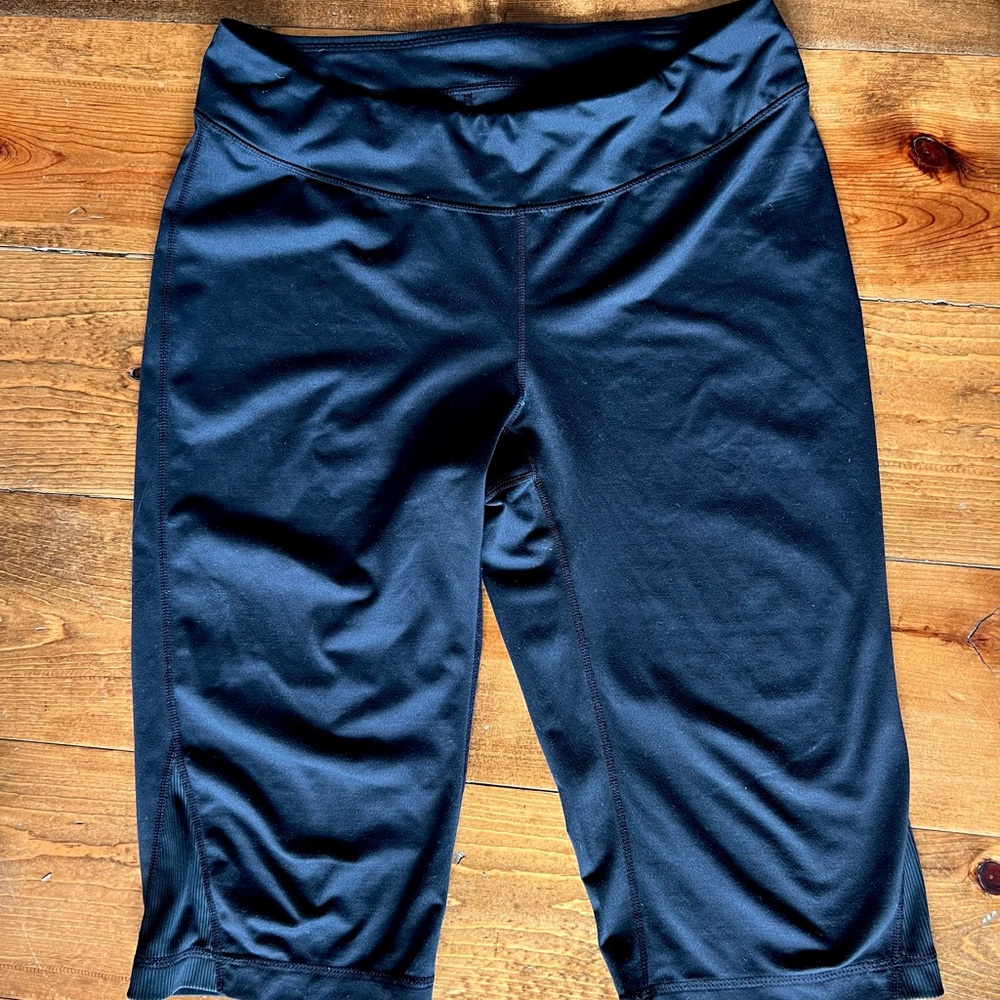 REI crop Capri 15” inseam black stretch size Medium loose fit Long shorts